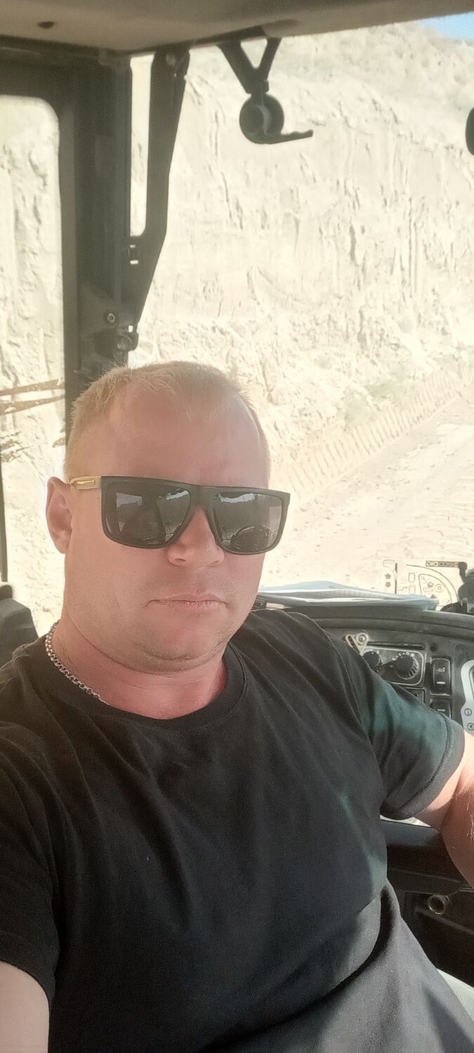 32124517  Igor, 38 ,    