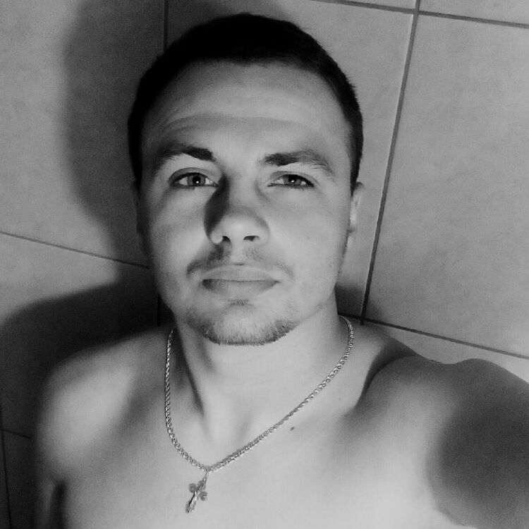  11869597  Andrii, 30 ,    