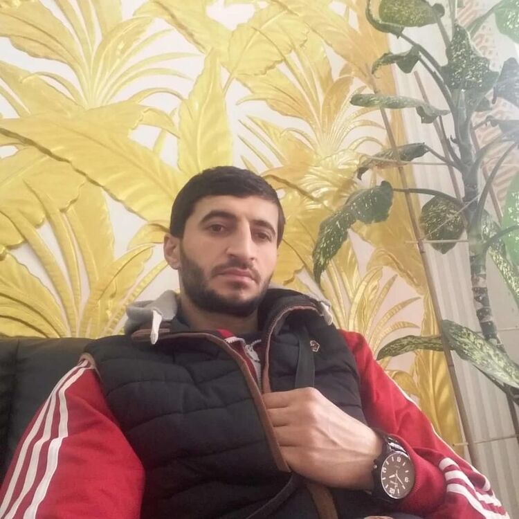  18726127  Rasul, 41 ,    