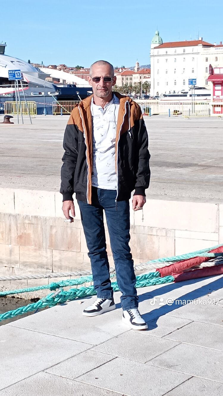  ,   Mamuka, 45 ,   ,   