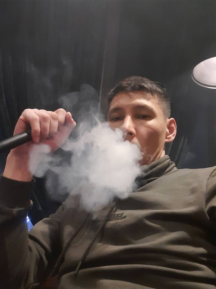  54204467  Yerzhan, 37 ,    