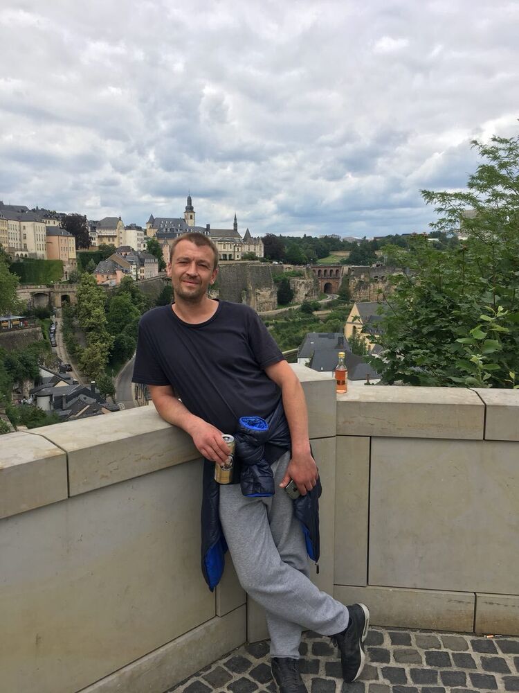  30985997  , 48 ,    Praha