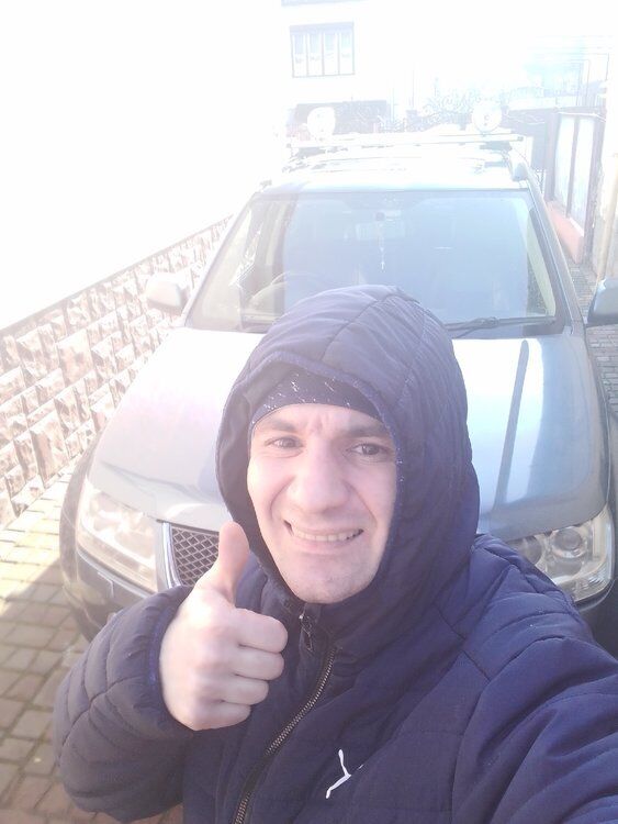  35645587  Viktor, 40 ,    