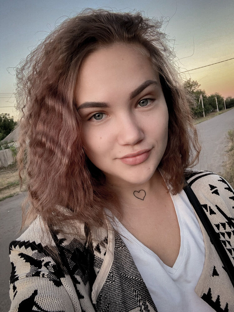  ,   Yulia, 21 ,   