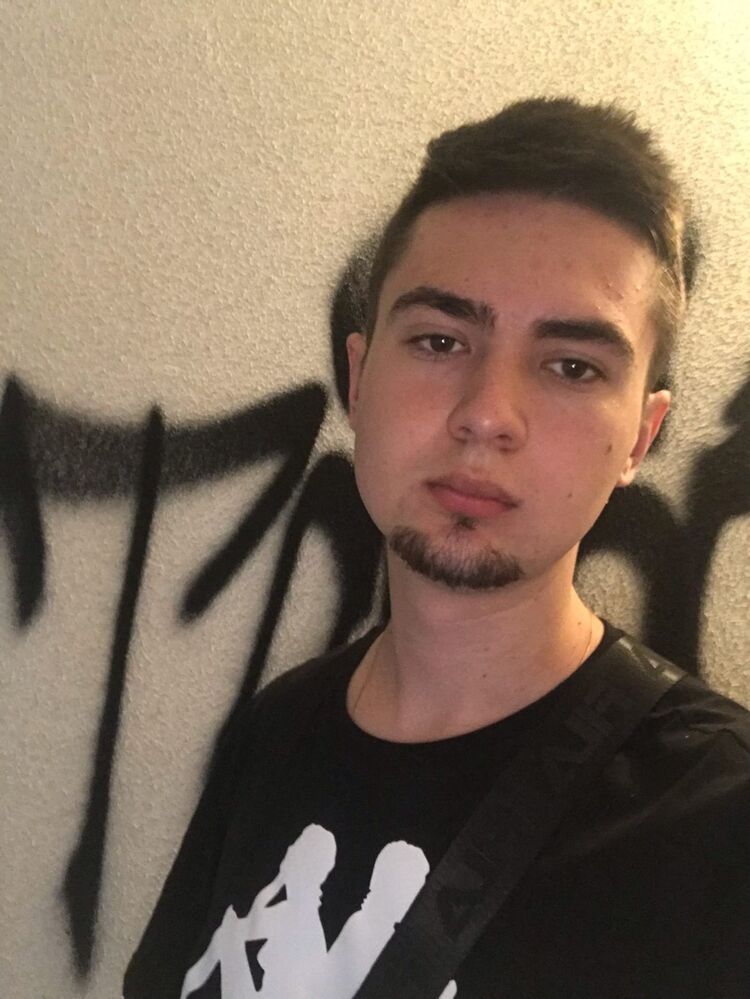  -,   Alexander, 24 ,   ,   , c 
