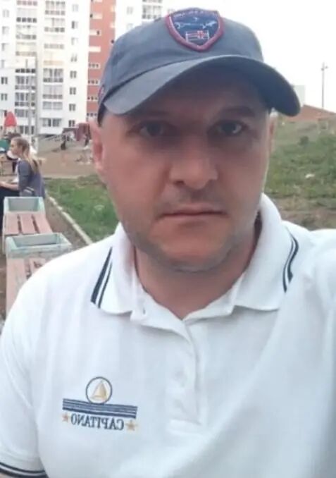  44472527  Konstantin, 49 ,    