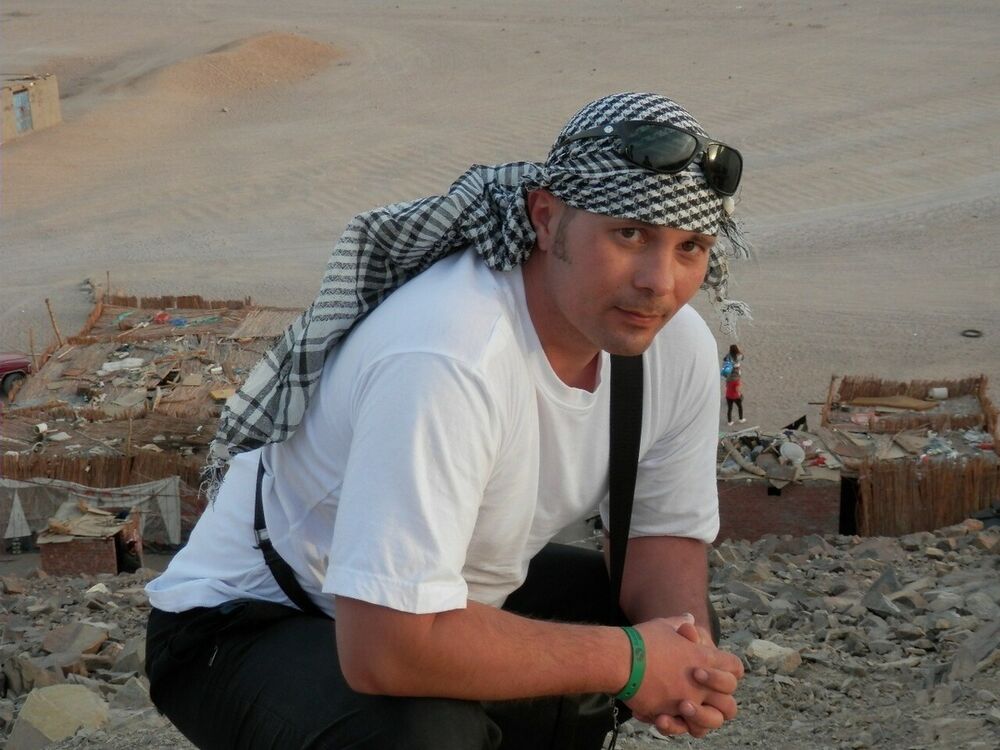  19014857  Roman, 51 ,    