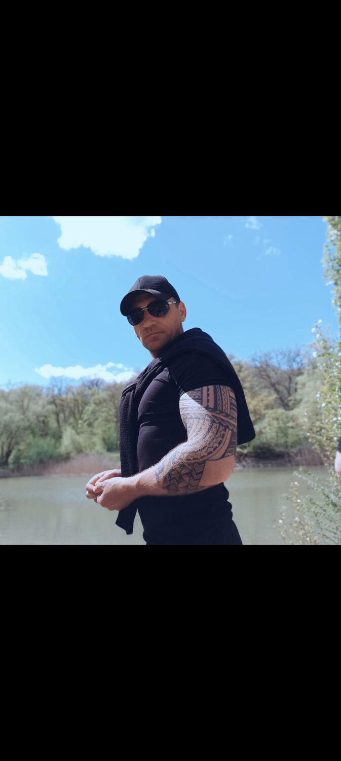  53422467  Ilia, 42 ,    