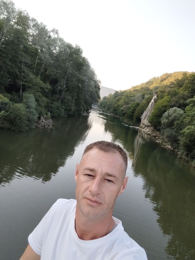  41545857  Petru, 37 ,    