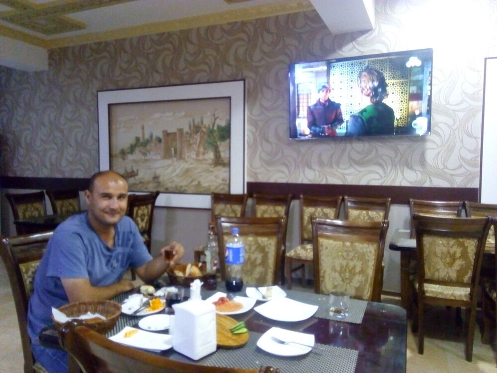  20408227  Shavkat, 44 ,    