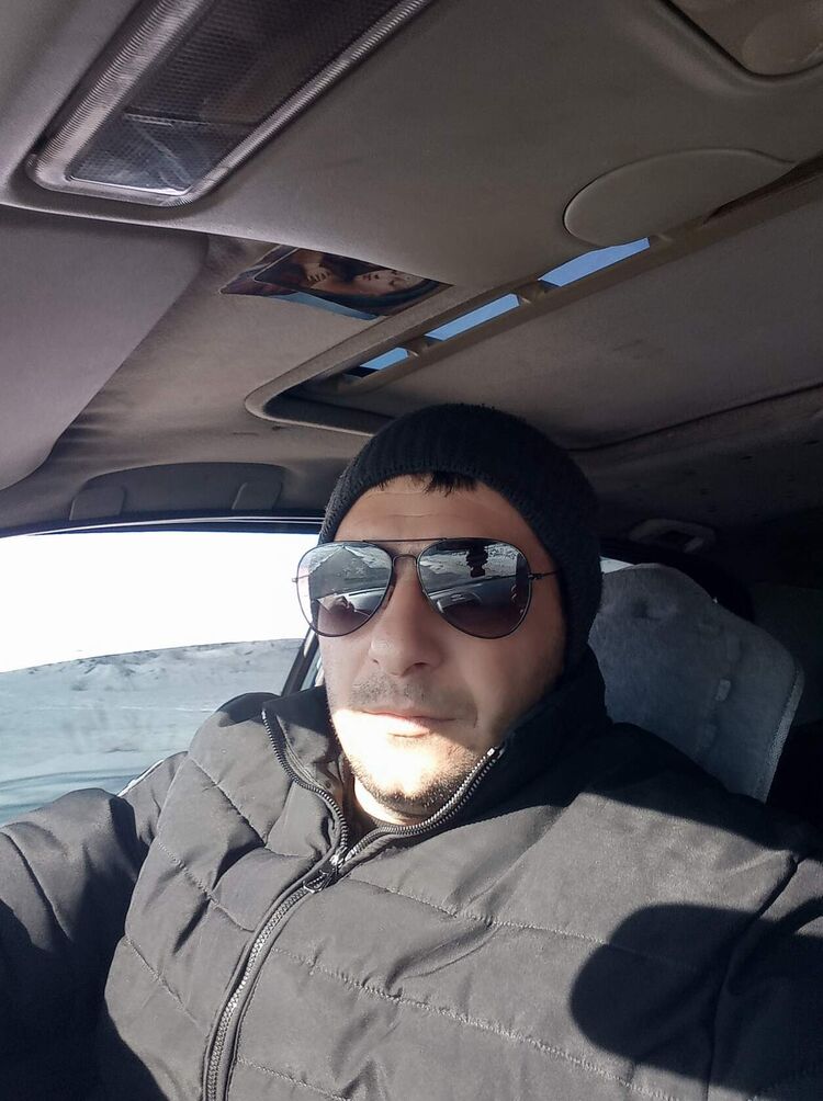  33015077  Artur, 38 ,    