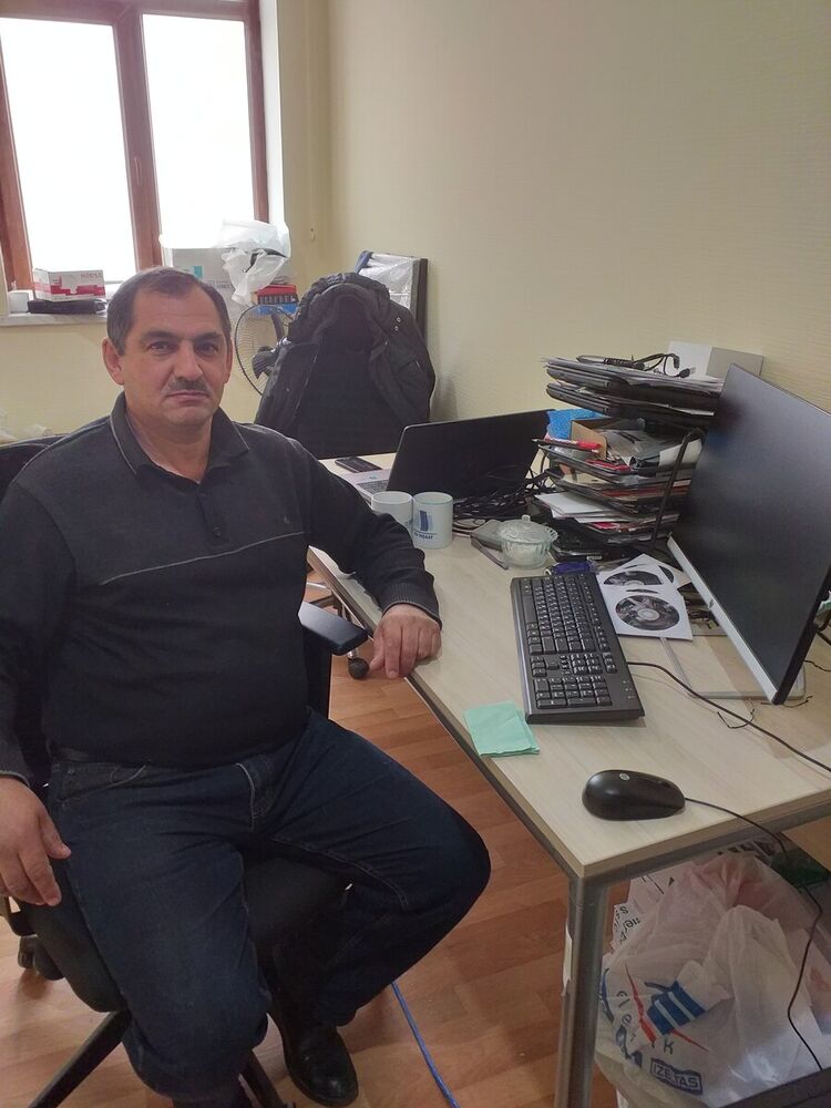  20594817  Tofiq, 53 ,    
