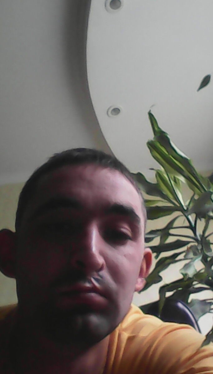  7578057  Andrii, 36 ,    