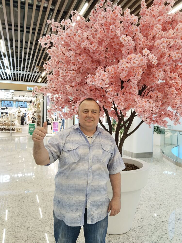  34615697  Viktor, 64 ,    