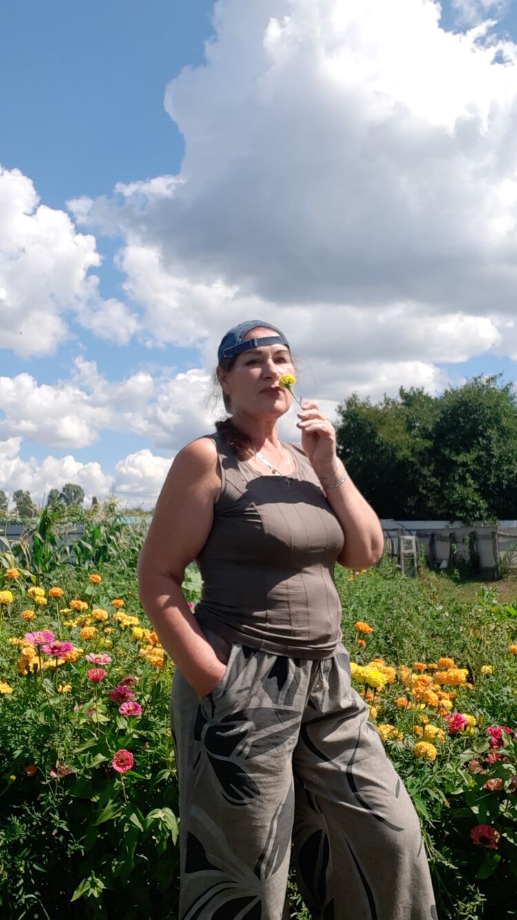  53087517  Lena, 55 ,    