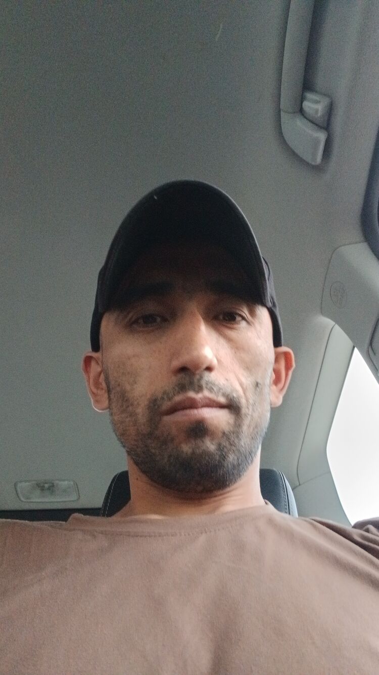  52810637   , 32 ,    