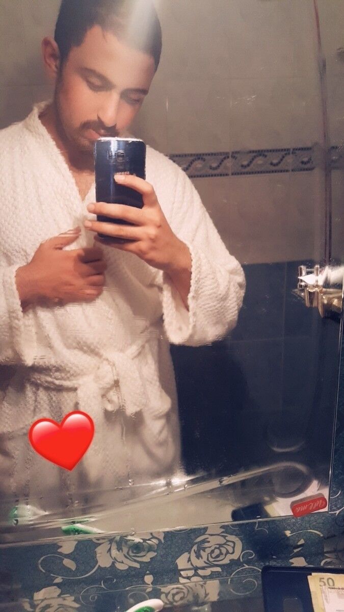  19627747  Yassine, 25 ,    