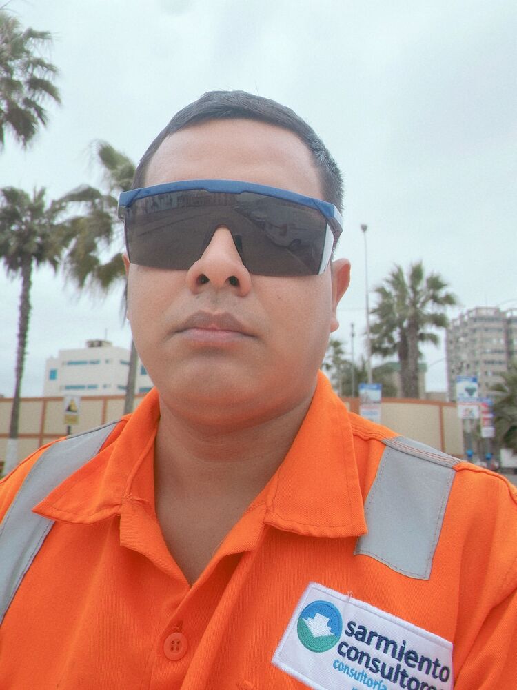  53538117  Augusto, 30 ,    Callao