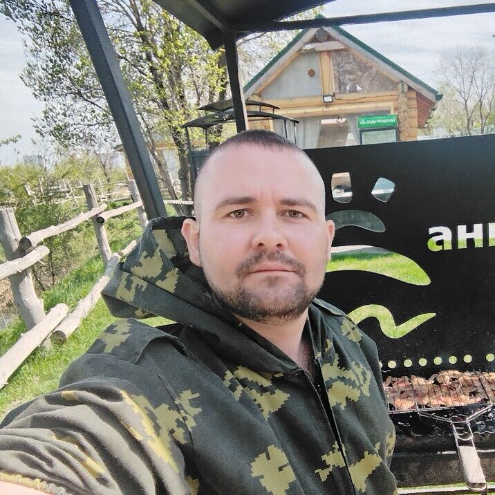  ,   Artem, 29 ,  