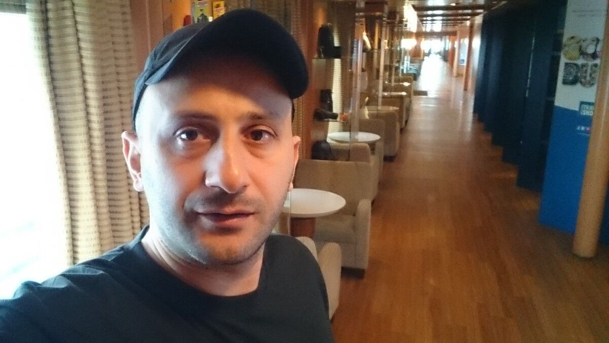  18943397  Goga, 41 ,    