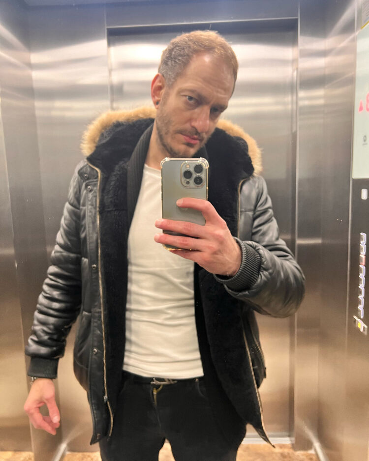  39868427  Eduardo, 40 ,    