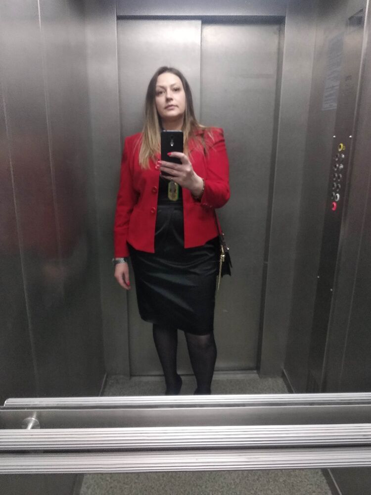  33439317  Romana, 39 ,    