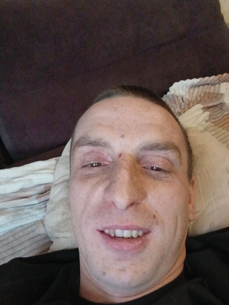  53977027  Roman, 35 ,     