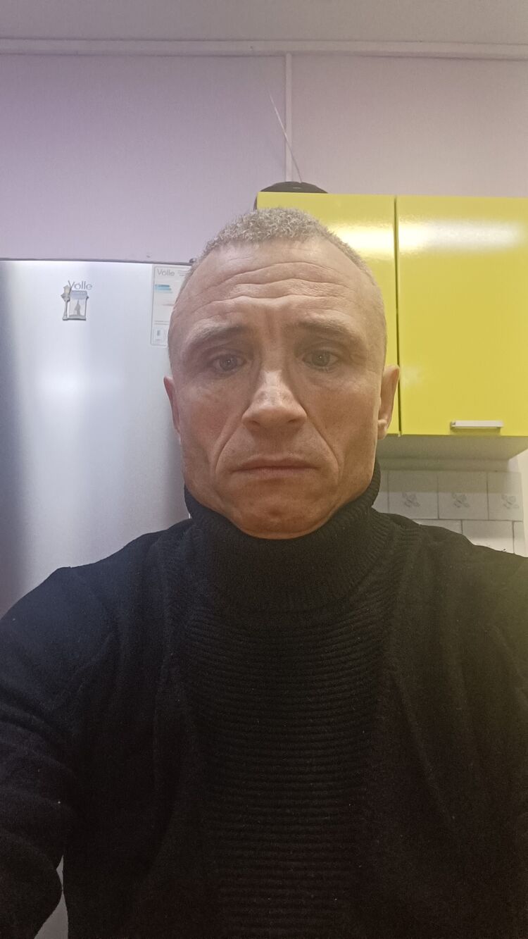 46877197  Roman, 48 ,    