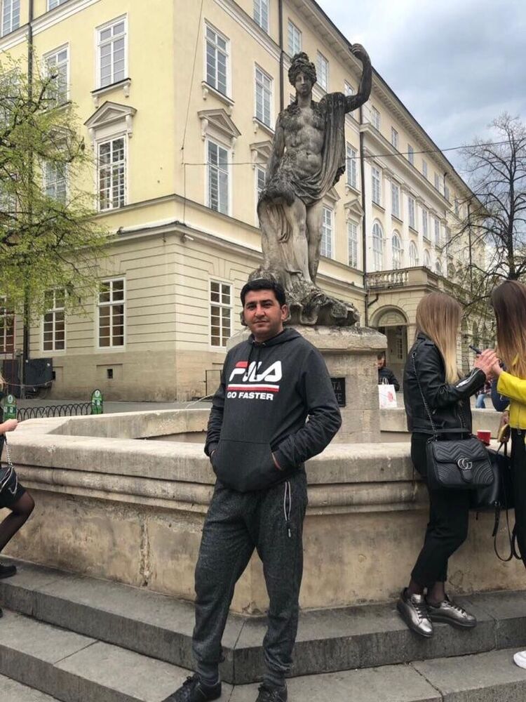  18851657  Zaur akan, 43 ,    