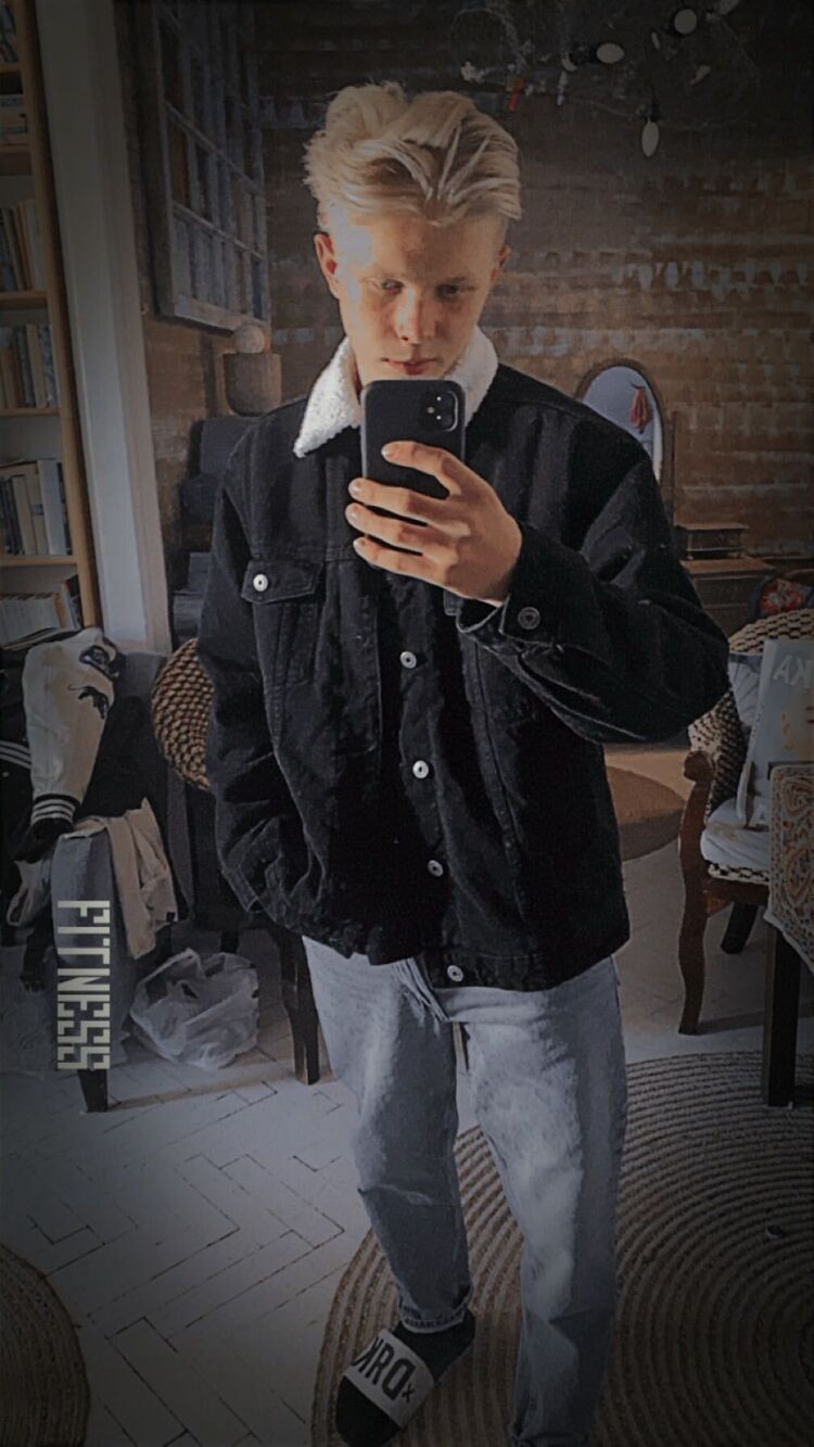  52634297  Alex, 20 ,    