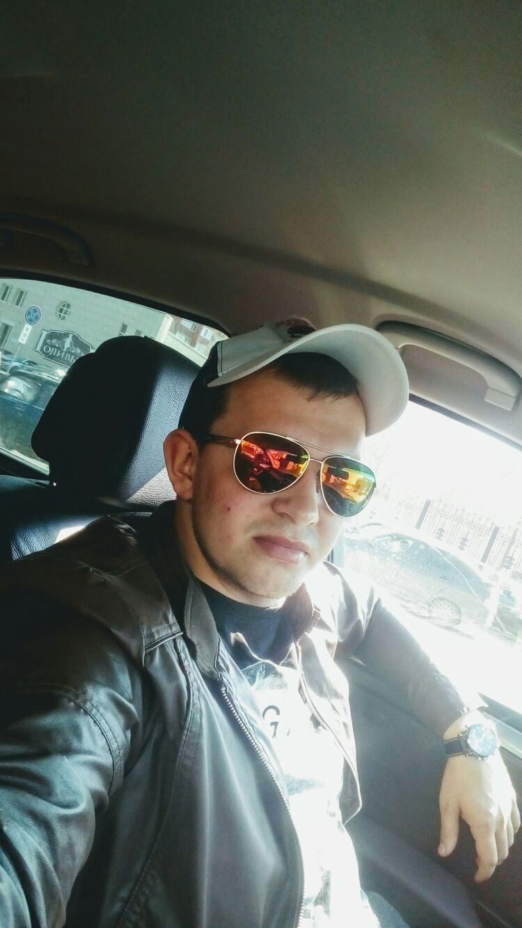  31199917  Roman, 34 ,    