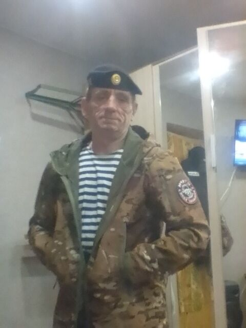  49726877  Andrej, 51 ,    