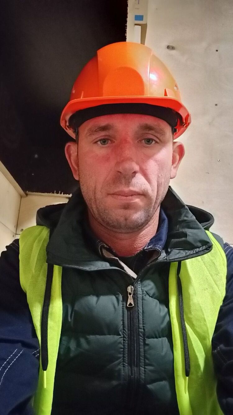 29244837  Alexander, 41 ,    -