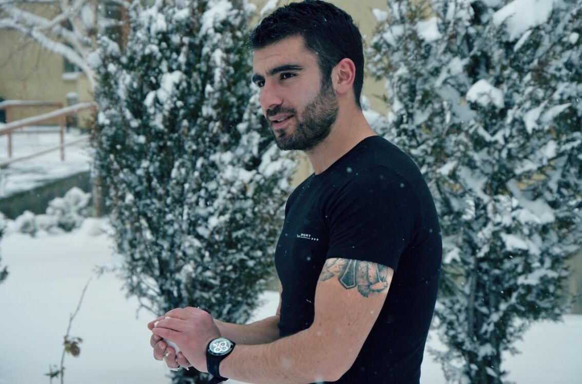  18080687  Tigran, 40 ,    