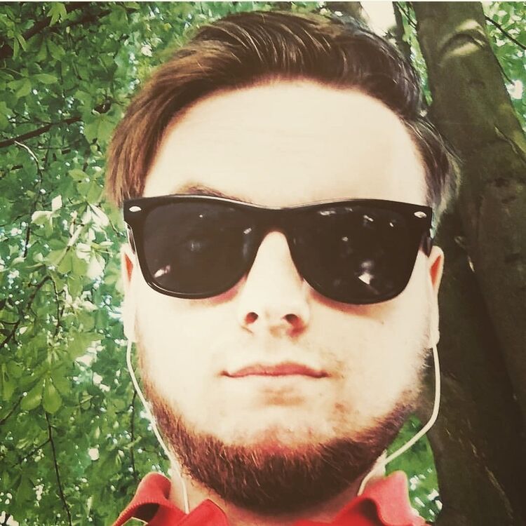  ,   Leo, 32 ,   ,   , c 