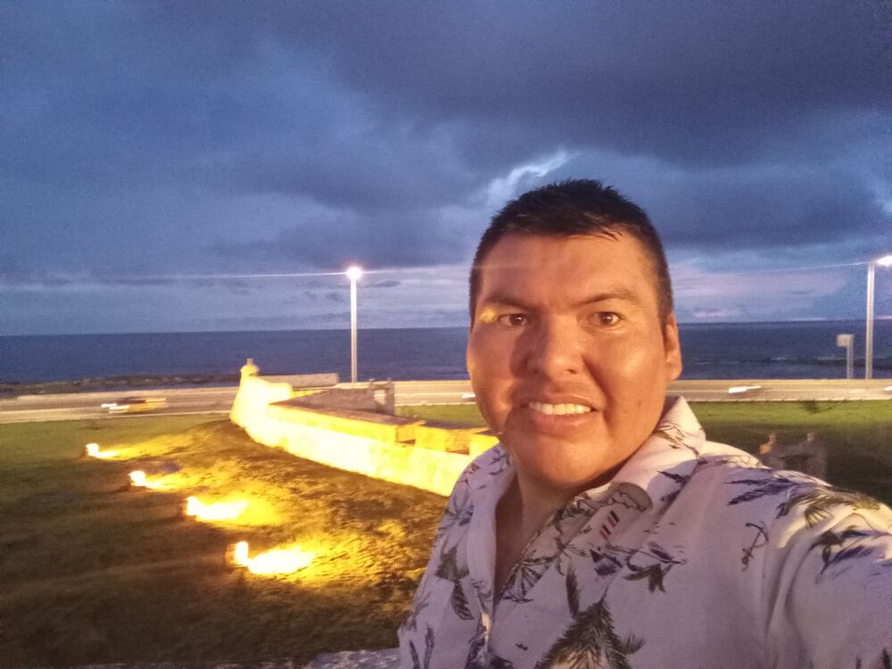  49030767  Eduardo, 34 ,    