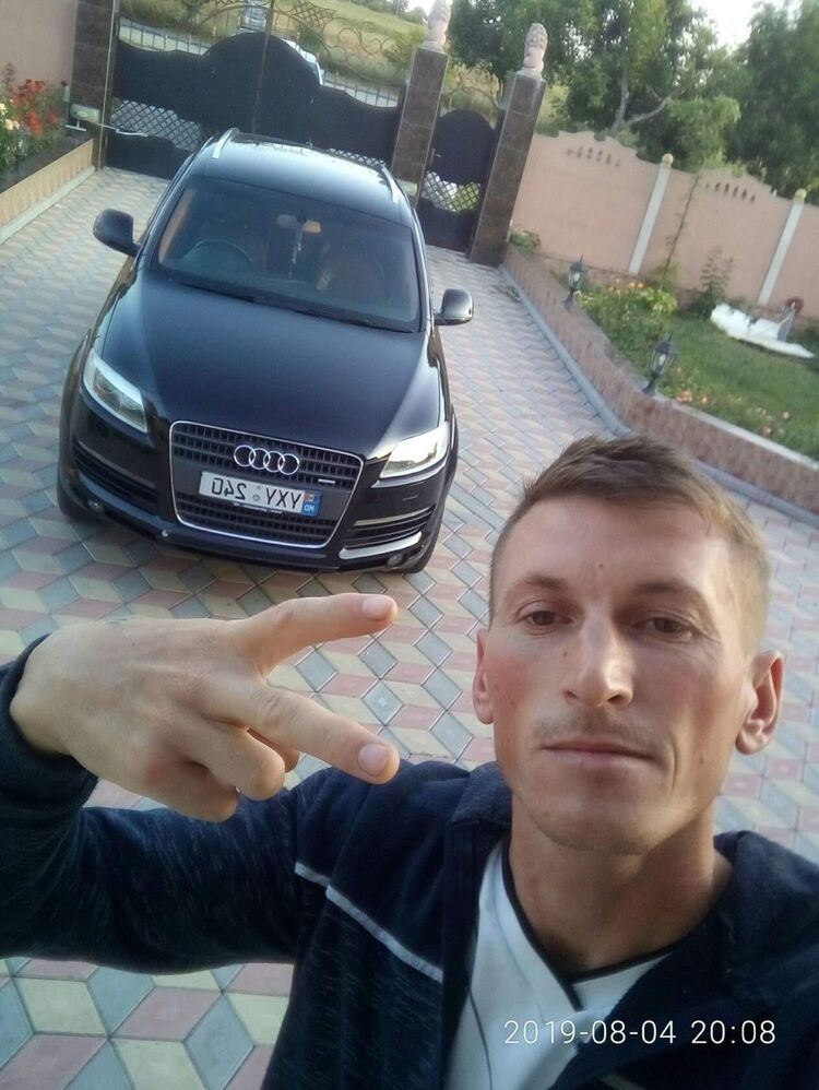  22923777  Pavel, 37 ,    