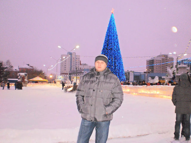  ,   Sergej, 44 ,   