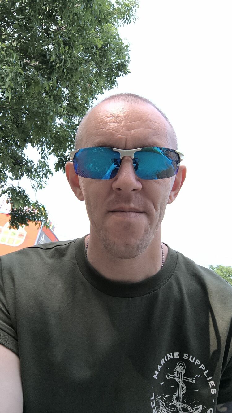  52541837  Pavel, 39 ,    