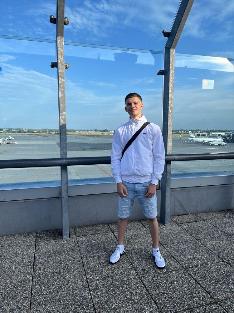  53486627  Vasyl, 21 ,    Radlice