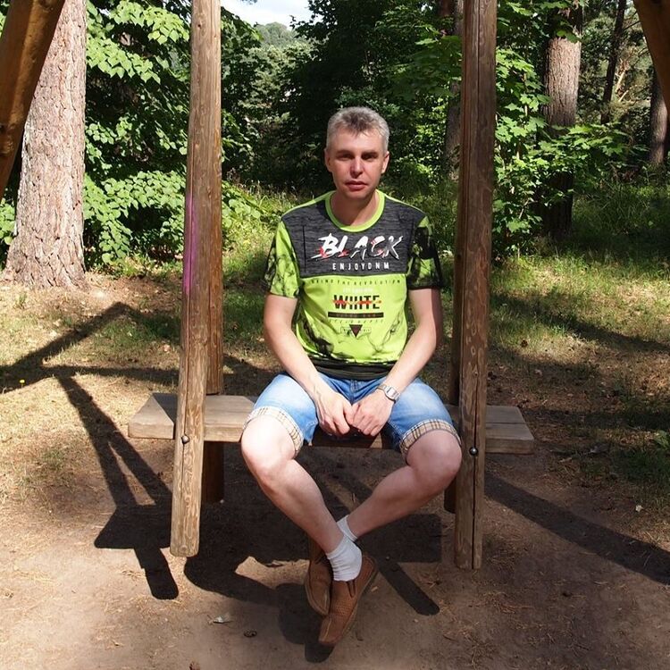  23018397  Igor, 52 ,    
