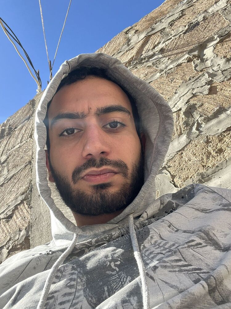  47574517  Sargis, 24 ,    