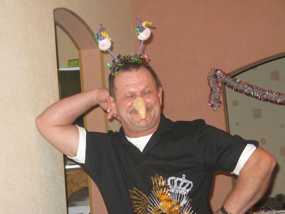  8671327  Sergei, 64 ,    