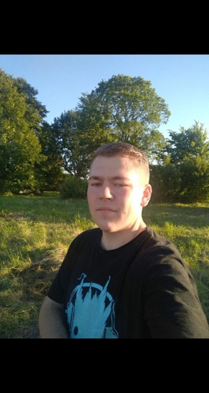  38453097  Yury, 24 ,    