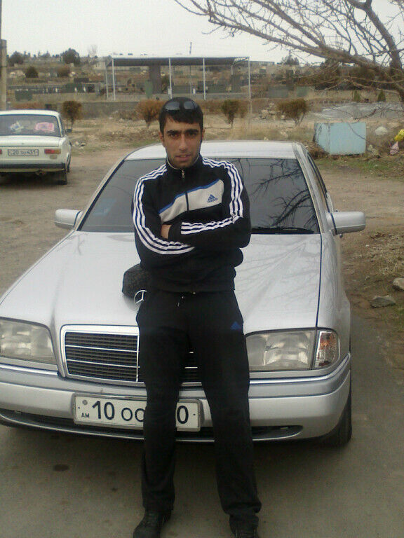  47453917  Koryun, 34 ,    