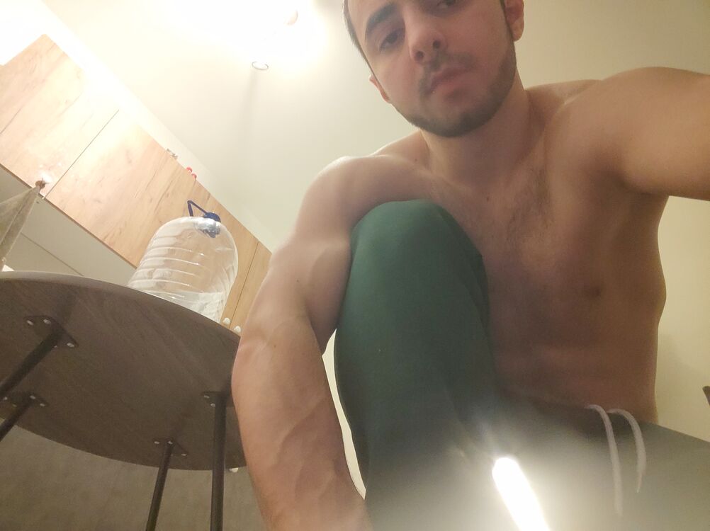  40824267  , 27 ,    -