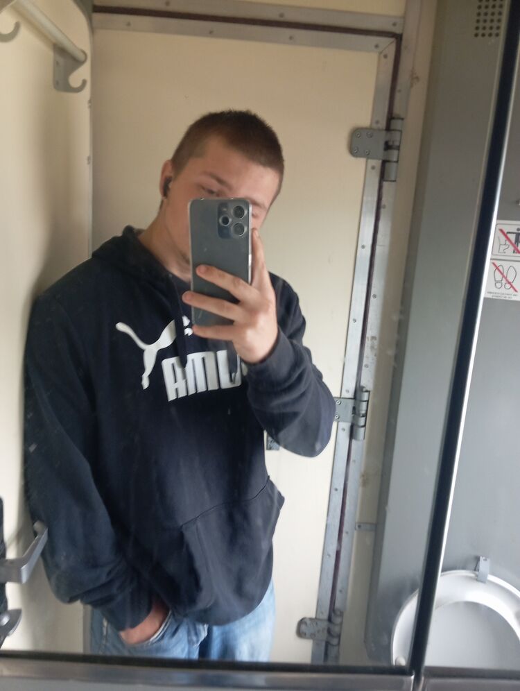  47426477  , 21 ,    