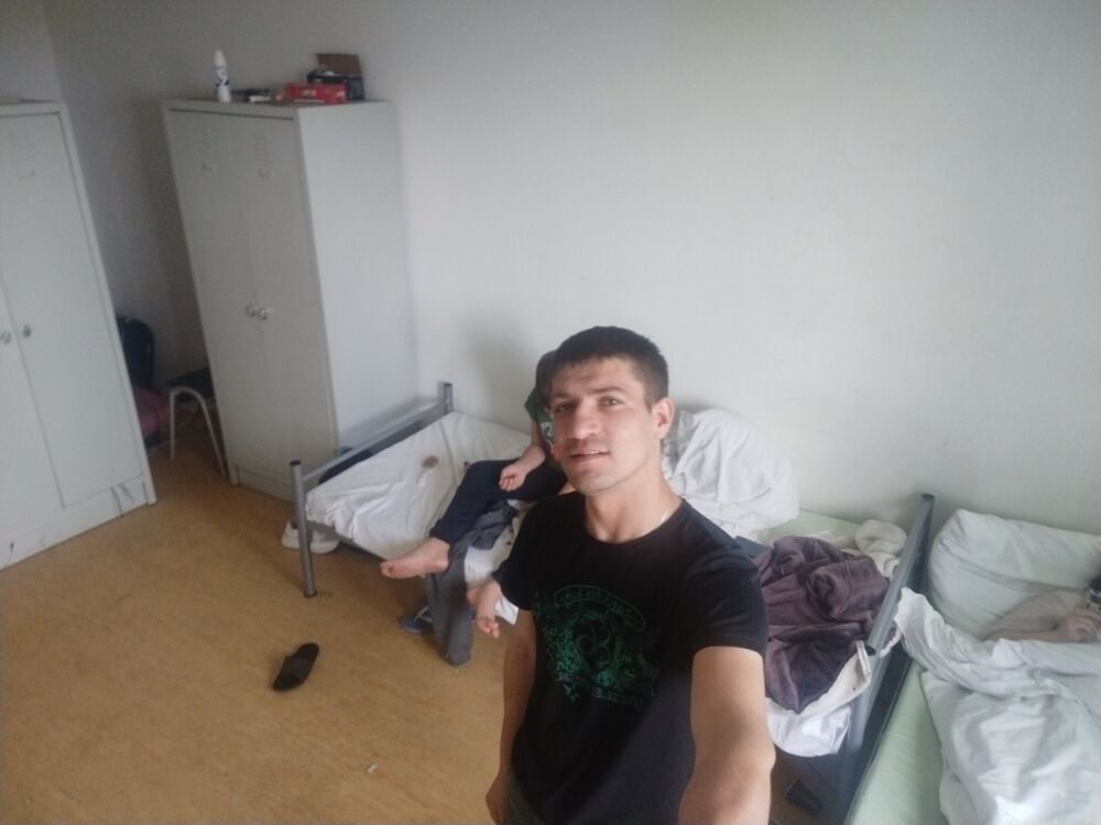  ,   Valik, 32 ,   ,   