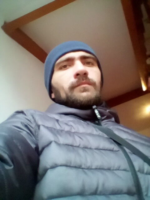  13724137  Timur, 37 ,    