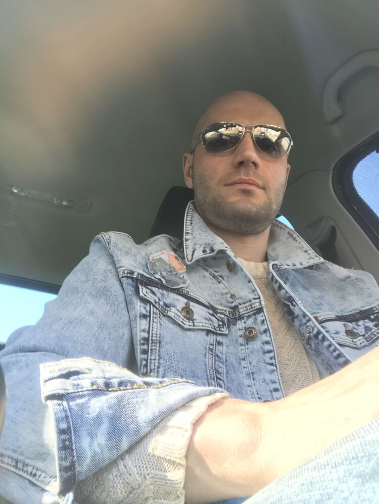  -,   Tom, 42 ,   ,   